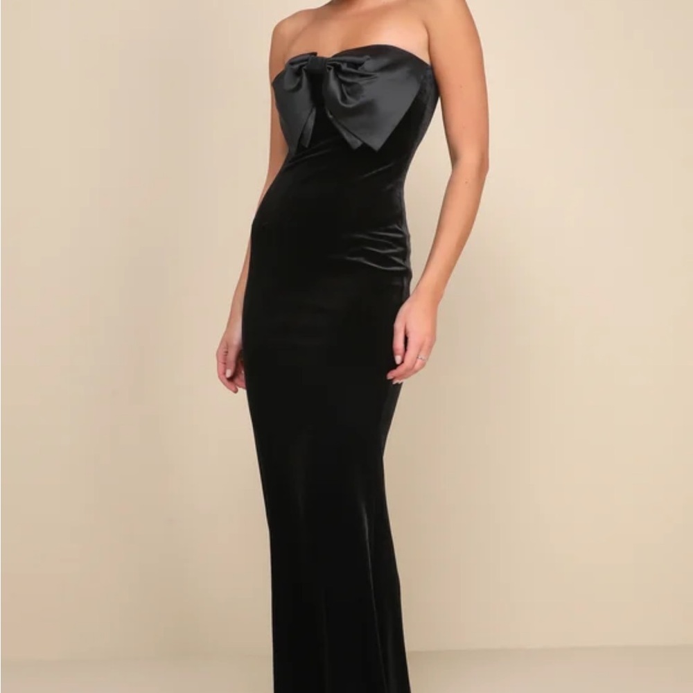 Lulu’s Black Velvet Bow Dress